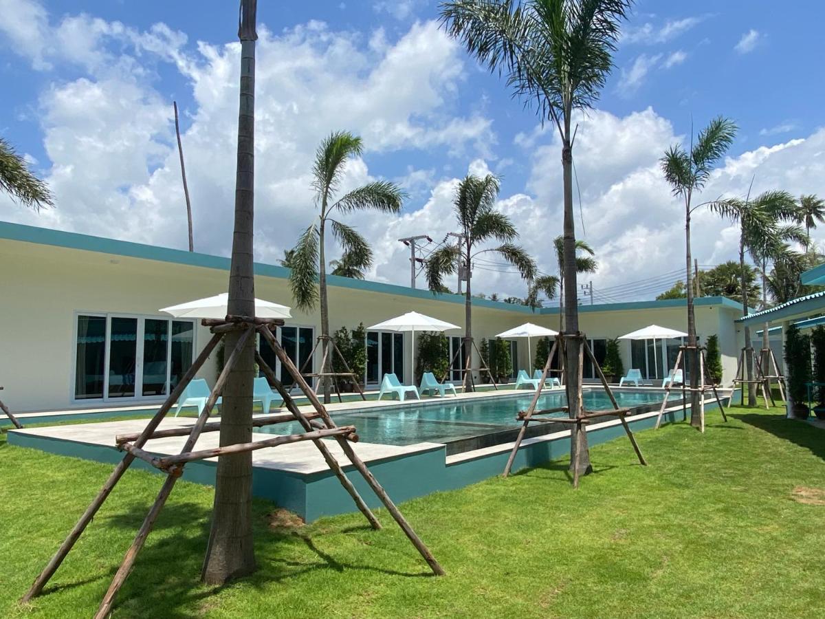 Le Petit Saint Tropez Hotel Khanom Exterior photo