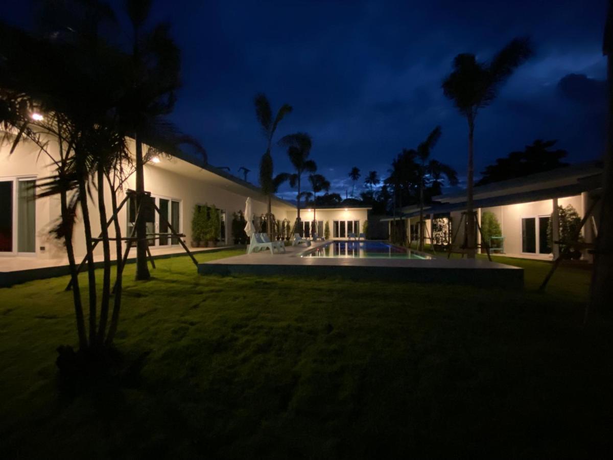 Le Petit Saint Tropez Hotel Khanom Exterior photo