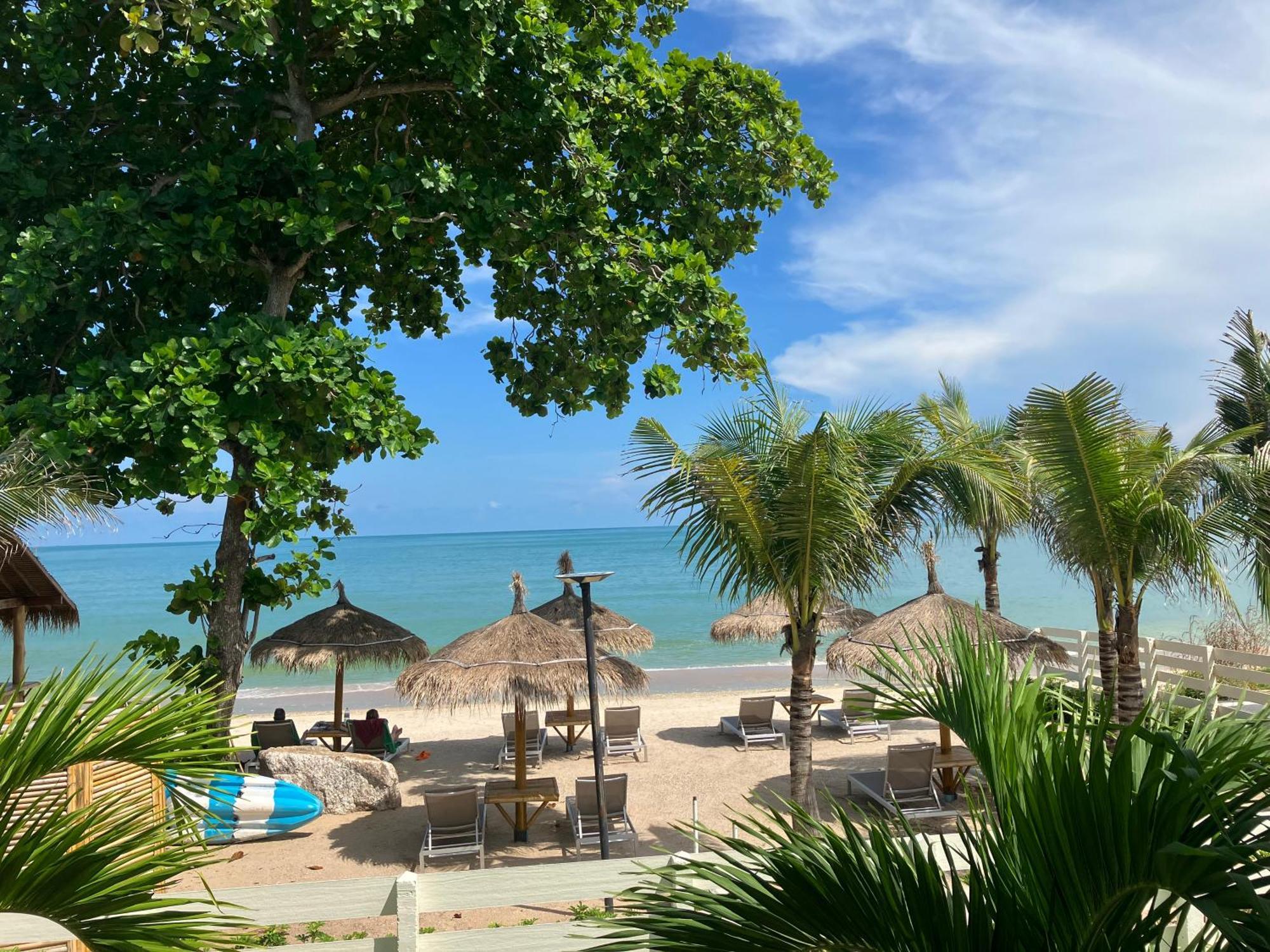 Le Petit Saint Tropez Hotel Khanom Exterior photo